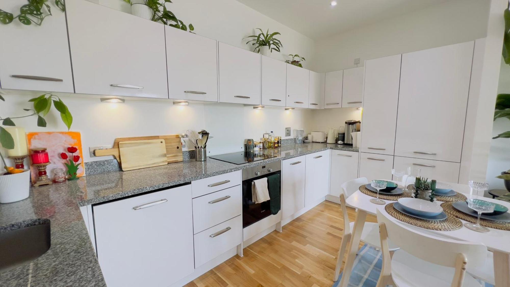Luxe Prima - 2 Bed In Apartment London